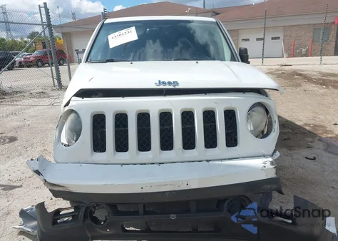 2013 Jeep Patriot Latitude z USA, uszkodzony, nr VIN 1C4NJRFB0DD114837